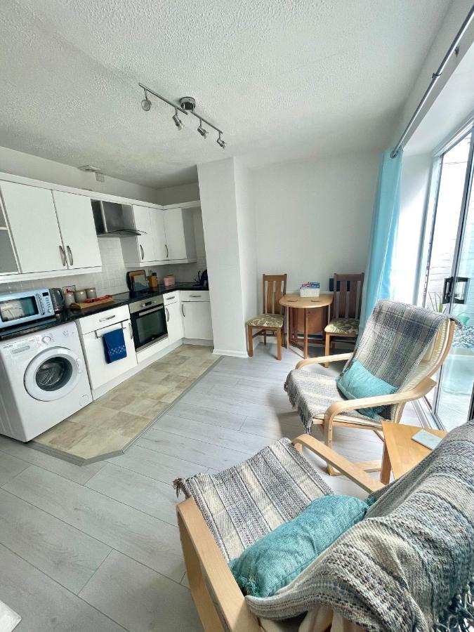Apartment In Central Ексмут Екстериор снимка